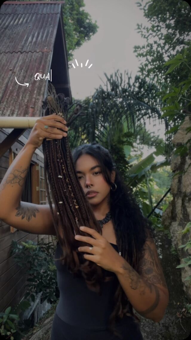 Quando você honra sua arte, ela te honra de volta. 🌱Criar é se entregar. É colocar alma em cada detalhe, sentir as mãos traduzindo todo capricho e dedicação!No fim, o que fica não é só o que se vê, mas o que se sente.Porque quando damos o nosso melhor, a entrega não poderia ser diferente.Me conta, o que te faz sentir esse orgulho de dentro pra fora? 🤎🥹